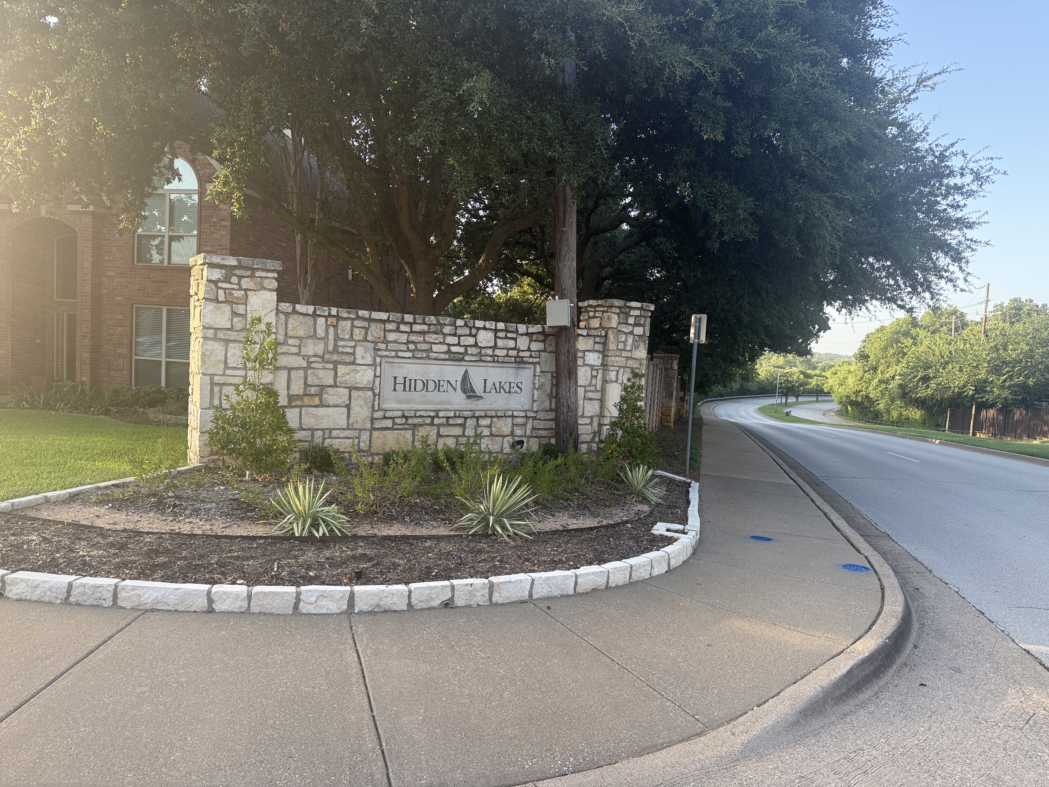 Hidden Lakes Grapevine subdivision entrance