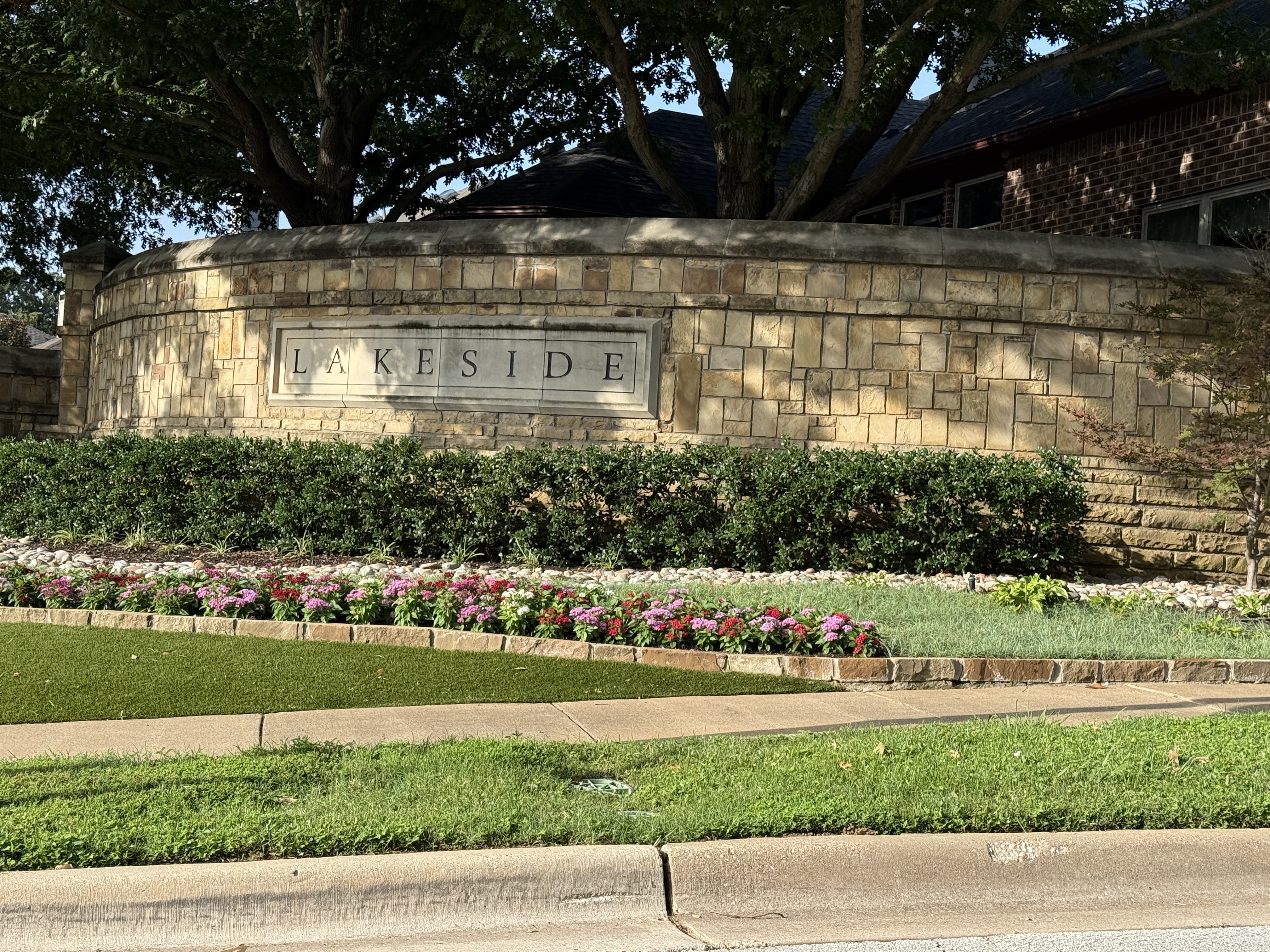 Lakeside Estates in Grapevine entrance