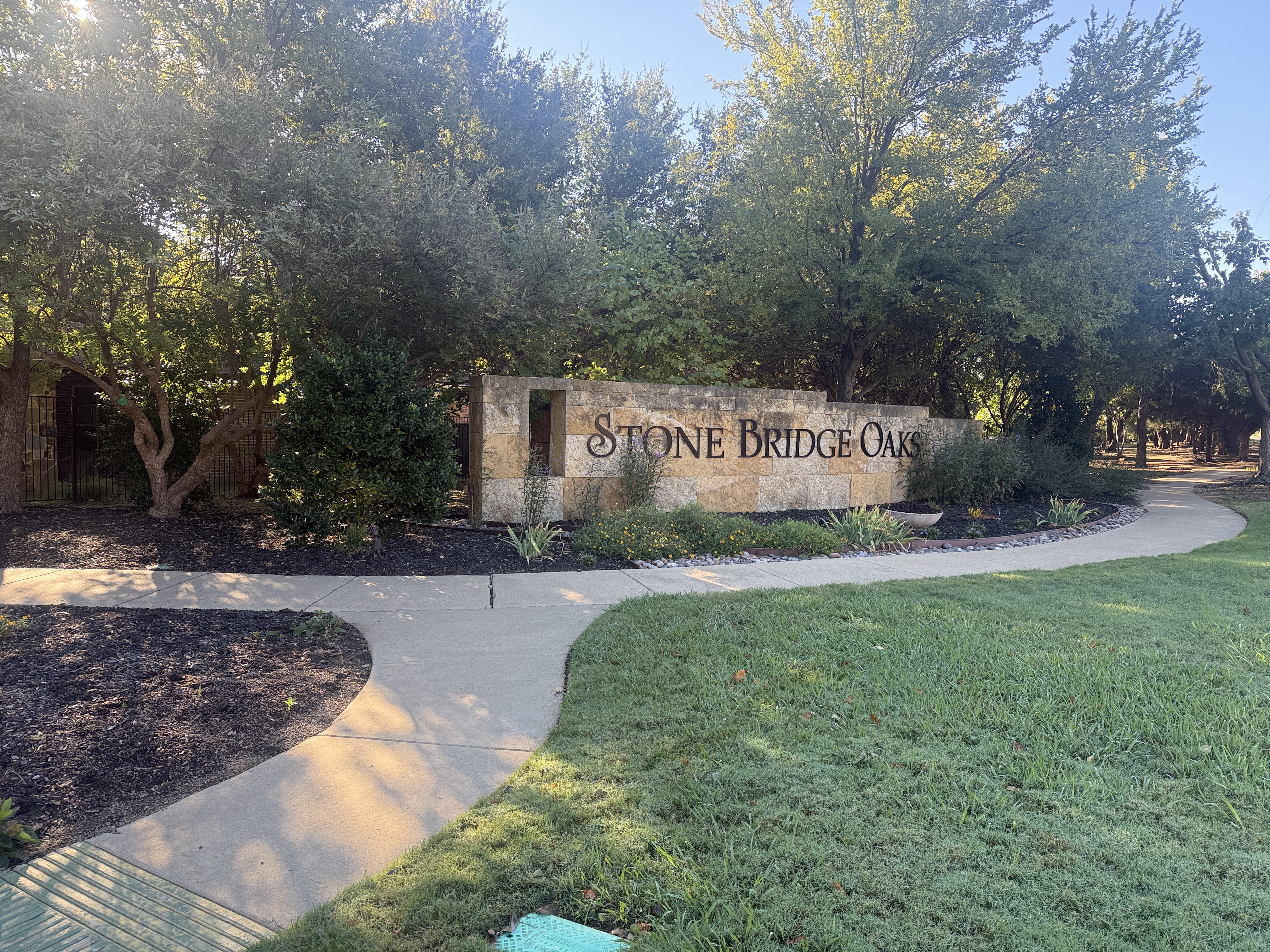 Stone Bridge Oaks entrance in Grapevine, Texas